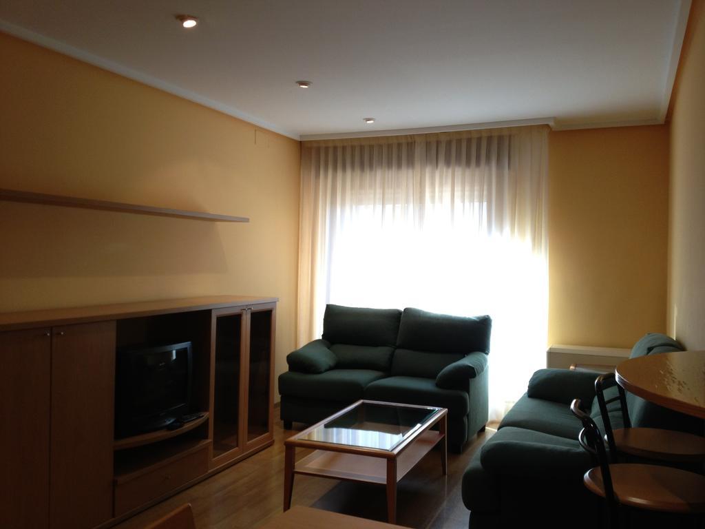 Apartamentos Turisticos Puerta De León Rum bild