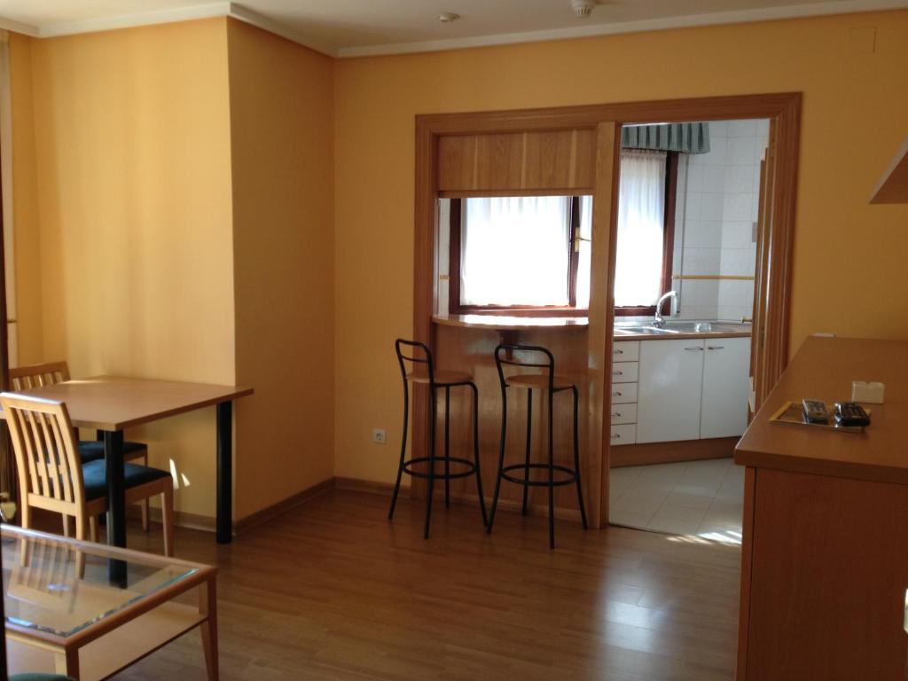 Apartamentos Turisticos Puerta De León Exteriör bild
