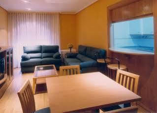 Apartamentos Turisticos Puerta De León Exteriör bild