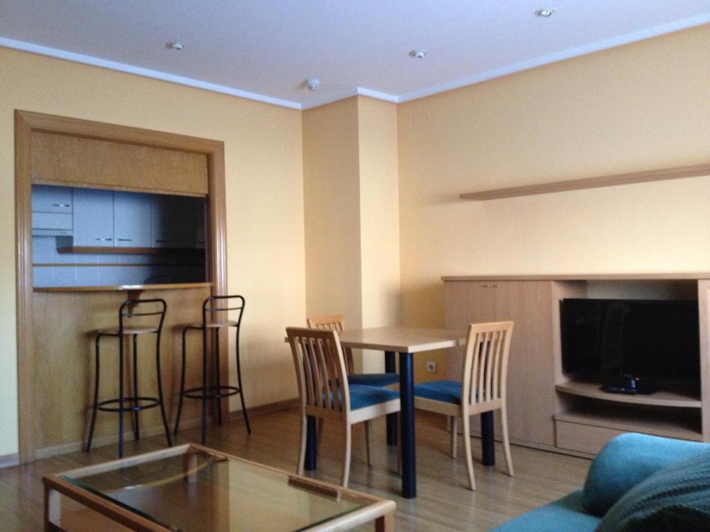 Apartamentos Turisticos Puerta De León Rum bild
