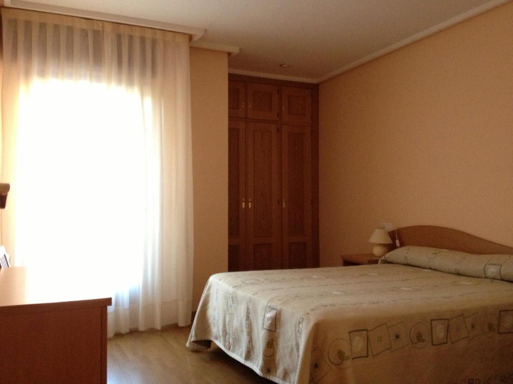 Apartamentos Turisticos Puerta De León Rum bild