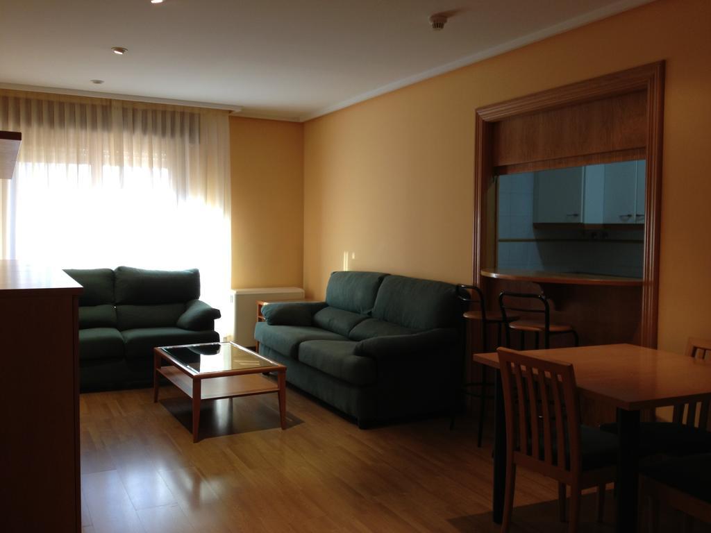 Apartamentos Turisticos Puerta De León Exteriör bild
